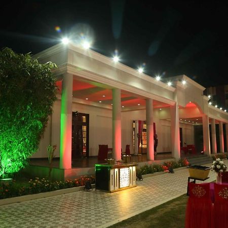 Hotel Executive Club Bareli Zewnętrze zdjęcie