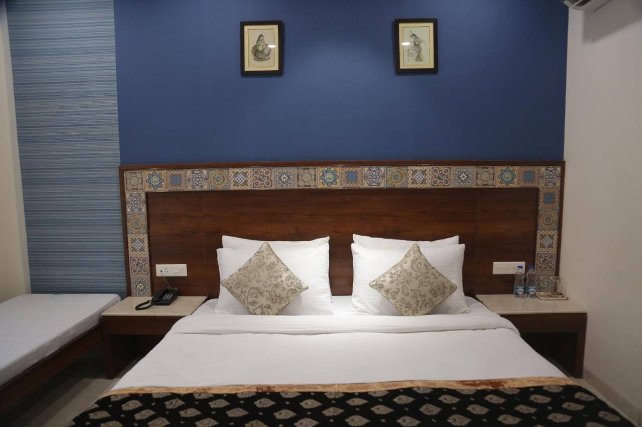 Hotel Executive Club Bareli Zewnętrze zdjęcie
