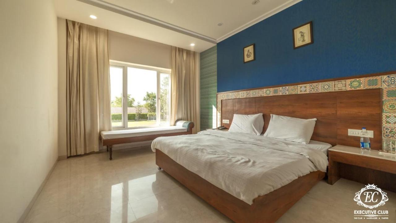 Hotel Executive Club Bareli Zewnętrze zdjęcie