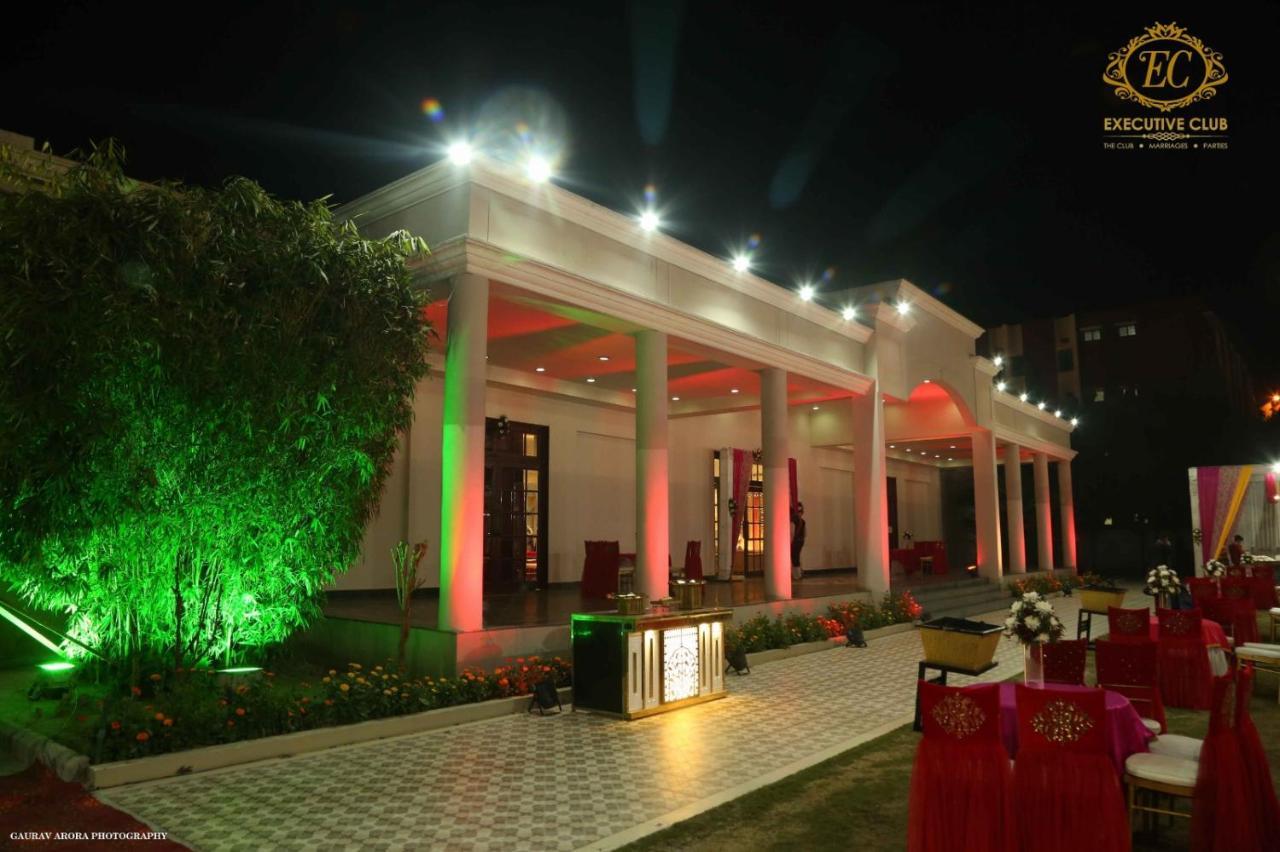 Hotel Executive Club Bareli Zewnętrze zdjęcie