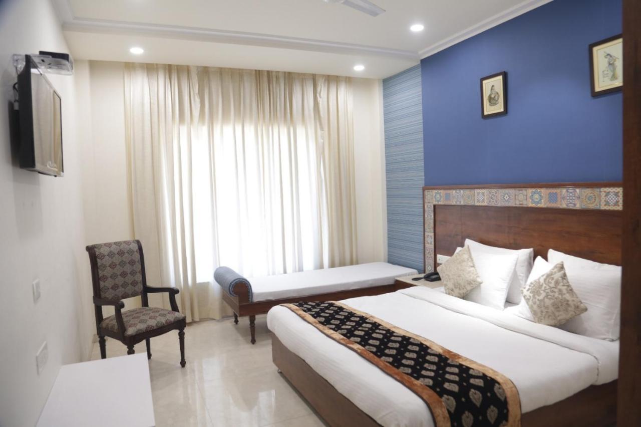 Hotel Executive Club Bareli Zewnętrze zdjęcie