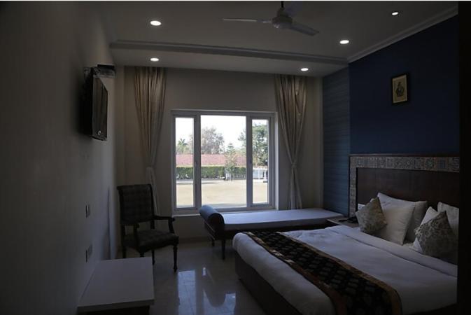 Hotel Executive Club Bareli Zewnętrze zdjęcie